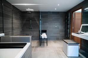 ห้องดีลักซ์สวีท, วิวสวน | ห้องน้ำ