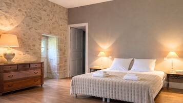 5 bedrooms, iron/ironing board, travel crib, free WiFi