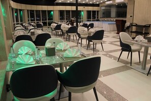 Dining - Taj Lives Hotel (Umluj)