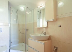 Dusche, Handtücher, Seife, Toilettenpapier
