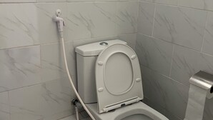シャワー、ビデ、タオル、石鹸