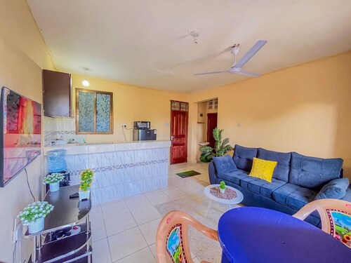 Serene 1-bedroom bed & breakfast in charming Mombasa -Bamburi