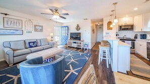 Smart TV, books - Family-Friendly 3BR/2BA Condo w/ Sunset Views • Walk to Beach (Ocean City)