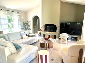 TV - VILLA CAPU - 5 BDRMS WITH POOL AND GARDEN (Lecci)
