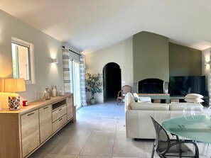 TV - VILLA CAPU - 5 BDRMS WITH POOL AND GARDEN (Lecci)