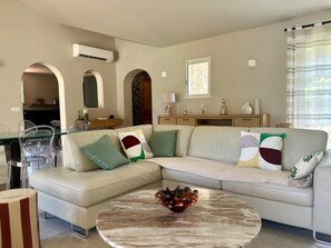 TV - VILLA CAPU - 5 BDRMS WITH POOL AND GARDEN (Lecci)