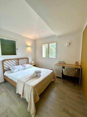 5 bedrooms, iron/ironing board, free WiFi, bed sheets - VILLA CAPU - 5 BDRMS WITH POOL AND GARDEN (Lecci)