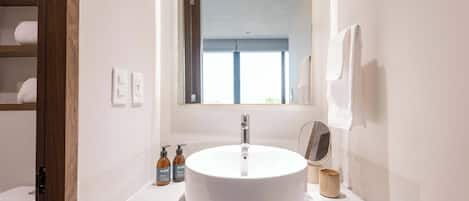 Shower, hair dryer, towels, shampoo