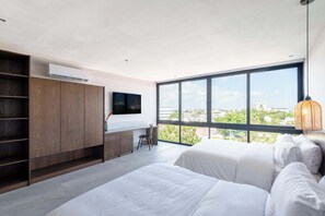1 dormitorio, escritorio, tabla de planchar con plancha y wifi