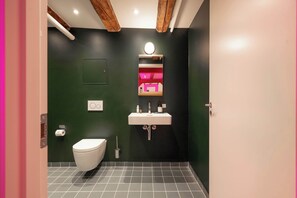 Shower, hair dryer - Nyhavn43 Suites 2 by Daniel&Jacob's (København)