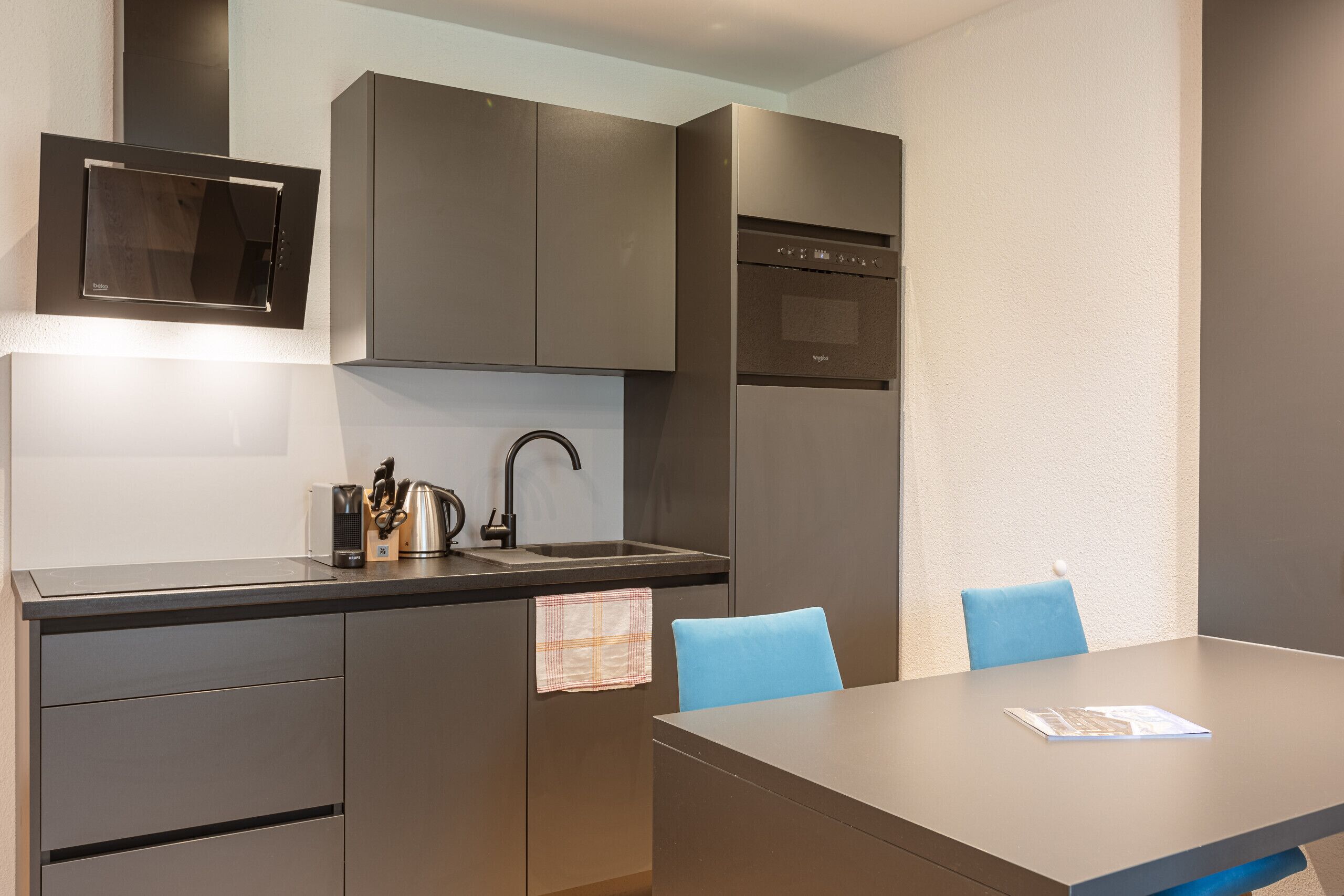 Fridge, microwave, dishwasher, coffee/tea maker