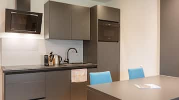 Fridge, microwave, dishwasher, coffee/tea maker