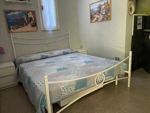 Room - Cozy apartment 450 meters from the sea equipped with a swimming pool (Procchio)