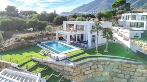A modern villa with a swimming pool, multiple levels, and a view of mountains. - Villa BuenaVista Hills - Sea View - Pool (Mijas)