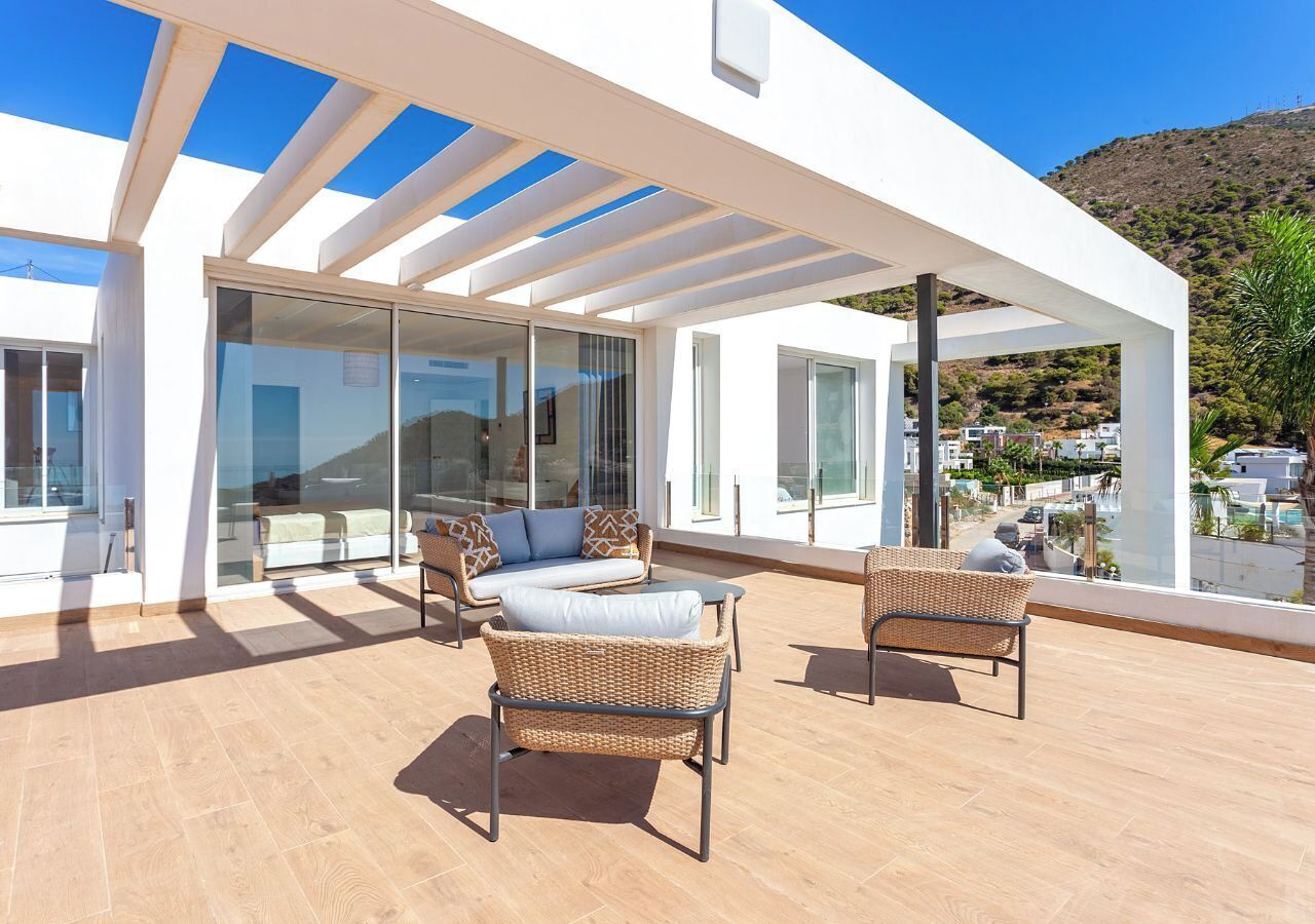 Vila luxo, 4 quartos, piscina particular, vista para o mar | Sacada