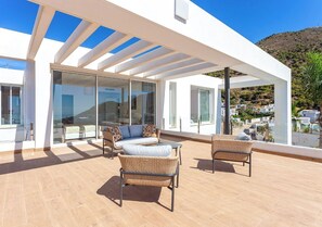 Villa Deluxe, 4 chambres, piscine privée, vue sur la mer | Balcon