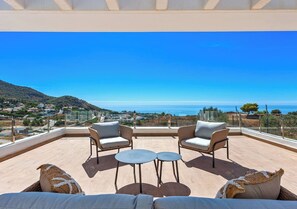 Deluxe-Villa, 4 Schlafzimmer, eigener Pool, Meerblick | Balkon