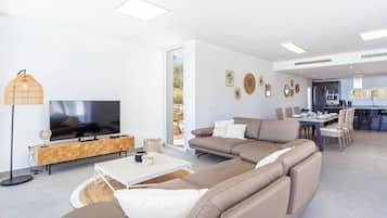 Deluxe Villa, 4 Bedrooms, Private Pool, Sea View | Living area