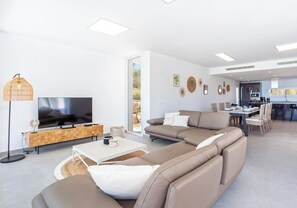 Deluxe Villa, 4 Bedrooms, Private Pool, Sea View | Living area