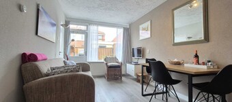 Beleef een heerlijke tijd aan zee in een comfortabele vakantiewoning: 2 slaapkamers, badkamer, compleet ingerichte keuken en prive-terras.