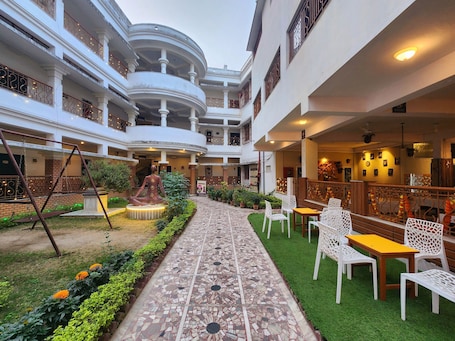 Outdoor dining. The Kolam