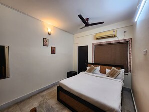 Executive Room - The Kolam (Bolpur)