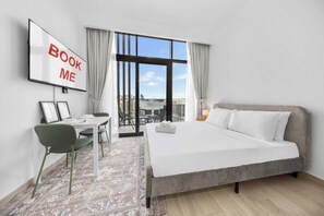 Iron/ironing board, WiFi, bed sheets - Free housekeeping visits during your stay - StayShort - Contemporary Studio Retreat in Meydan for 2 (Meydan)