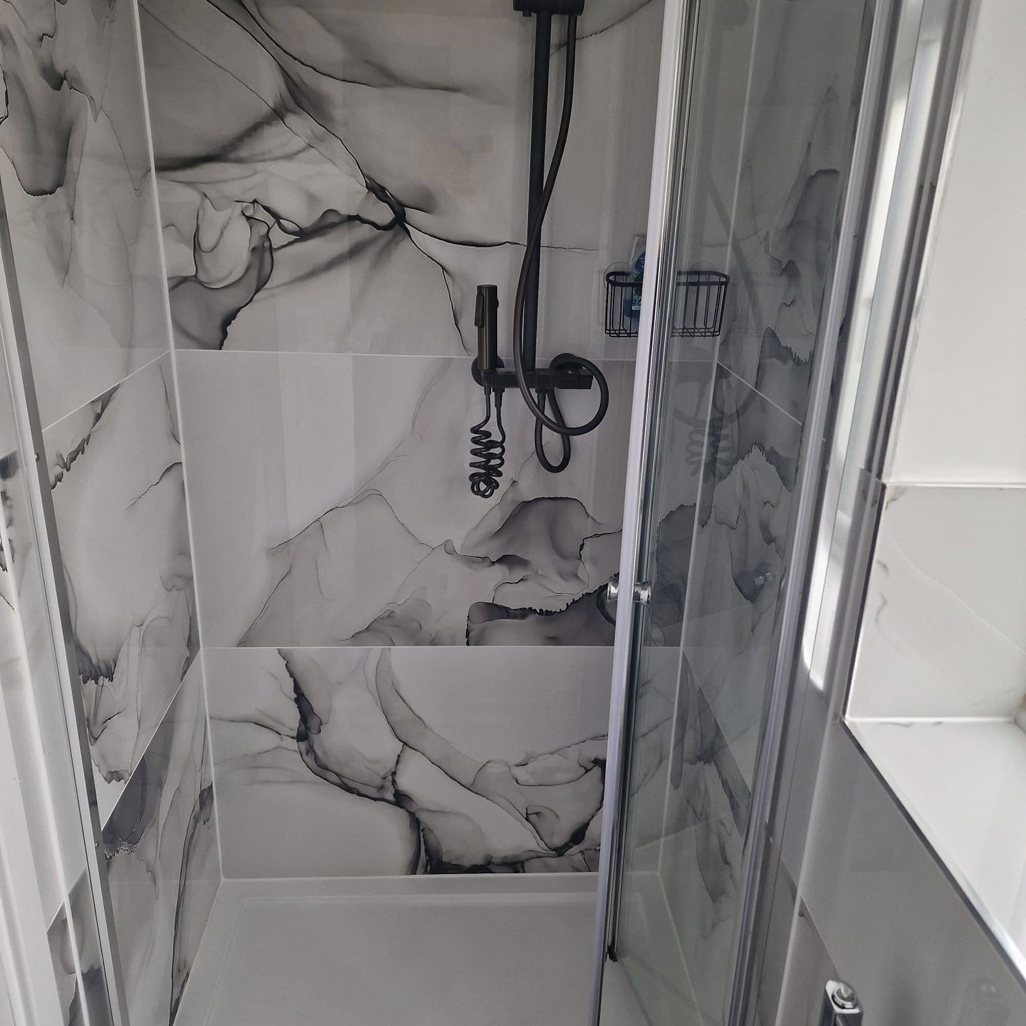 Shower, free toiletries, towels, shampoo