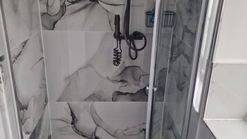 Shower, free toiletries, towels, shampoo