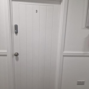 Shower, free toiletries, towels, shampoo