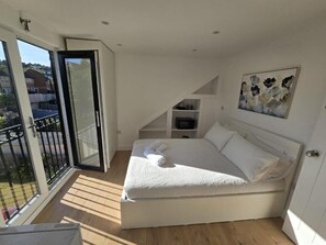 Basic Double Room | Free WiFi - Albion's House (Luton)