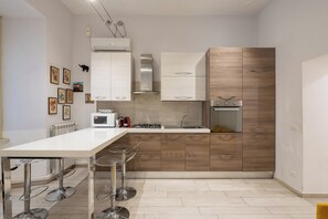 Fridge, microwave, oven, stovetop - A 20 Gradini dai Musei Vaticani (Rome)