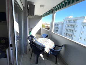 Outdoor dining - COND. ISLAND CLARA - C2 3+2 - A60395 (Bibione)