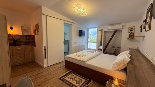 Wood Nest Bragadiru – Cozy Apartment near Bucharest + Free Parking