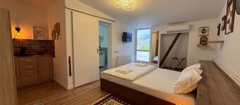 Wood Nest Bragadiru – Cozy Apartment near Bucharest + Free Parking