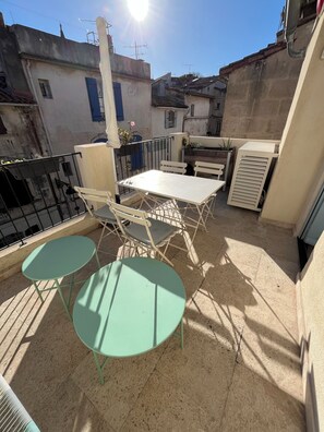 Outdoor dining - Charming house in the heart of the town center, a stone's throw from the arena. (Arles)