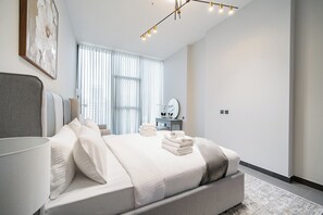 1 bedroom, WiFi, bed sheets - SettlerHomes - Chic JLT 29th Floor - Near Panoramic Lake (Dubai)