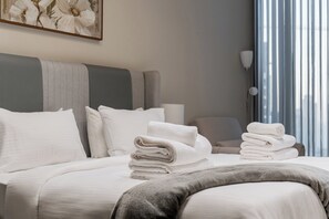 1 bedroom, WiFi, bed sheets - SettlerHomes - Chic JLT 29th Floor - Near Panoramic Lake (Dubai)