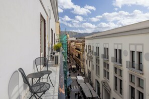 Chambre Double, balcon, vue ville | Terrasse/Patio