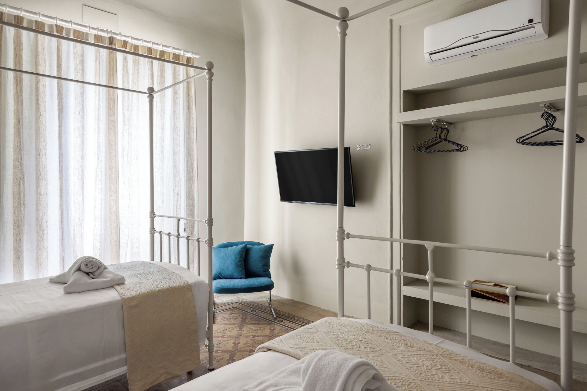 Phòng 4 dành cho gia đình, ban công, quang cảnh thành phố