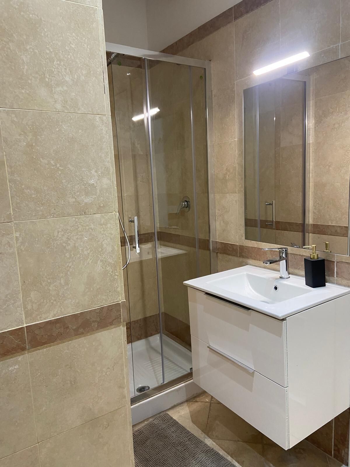 Doccia, asciugacapelli, bidet, asciugamani