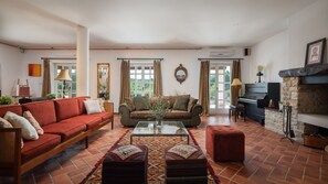 TV, fireplace - Villa Primavera with pool Grožnjan by Villas Guide (Grožnjan)