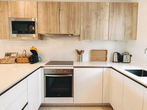 Fridge, microwave, oven, stovetop - North Island View by LOV Mauritius  (Grand Gaube)