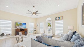 TV - Azure Escape 202–Ocean Views–Sleeps 8 (Panama City Beach)
