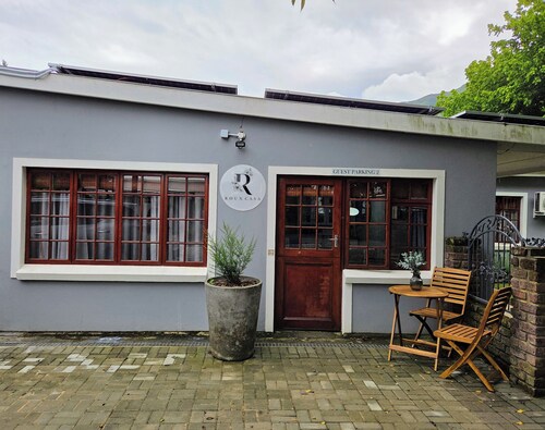Beautiful 1-bedroom apartment with AC in charming Swellendam