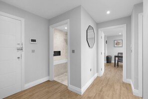 Interior - The Isleworth 2BR 2BA with Gated Parking Balcony (Isleworth)