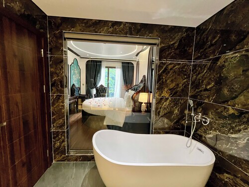 GREEN LUXURY HOTEL