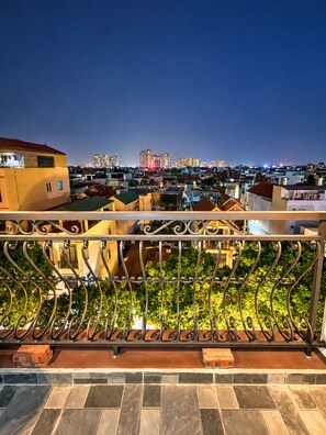 Balcony - GREEN LUXURY HOTEL (Hanoi)