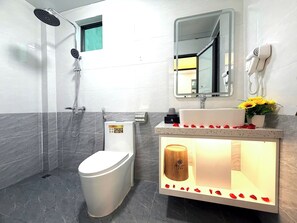 Executive Quadruple Room | Bathroom