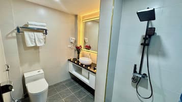 Phòng đôi Deluxe, 1 giường cỡ king, không hút thuốc, quang cảnh thành phố | Phòng tắm